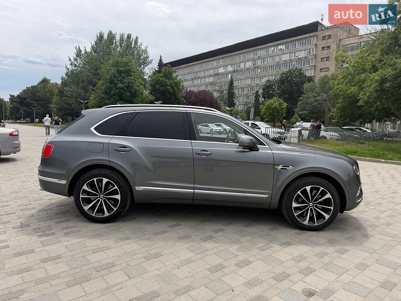 2016 Bentley Bentayga - мініатюра 16