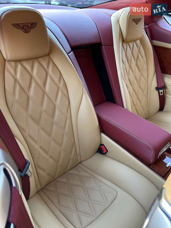Купе Bentley Continental GT 2012 в Києві фото 74 Купе Bentley Continental GT 2012 в Києві
