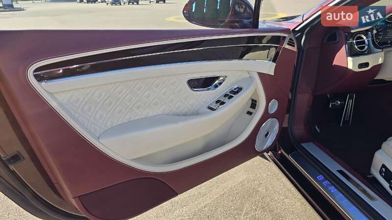 Купе Bentley Continental GT 2021 в Киеве фото 12 Купе Bentley Continental GT 2021 в Киеве