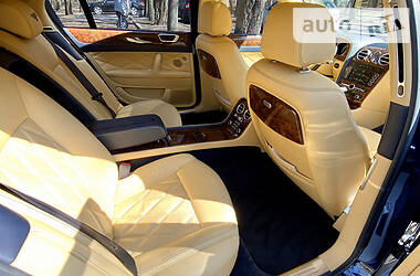 Седан Bentley Flying Spur 2010 в 