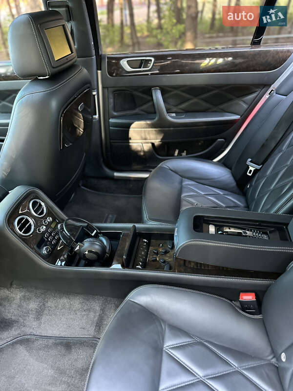 Седан Bentley Flying Spur 2008 в Львові