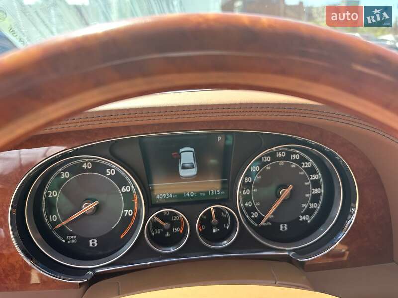 Лімузин Bentley Flying Spur 2014 в Києві