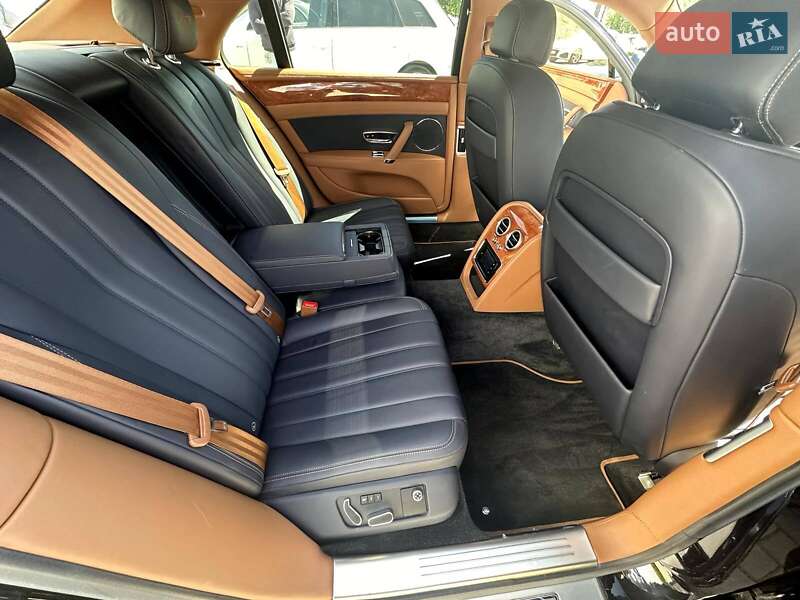 Лімузин Bentley Flying Spur 2014 в Києві