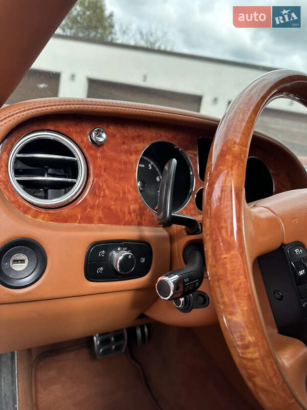 Седан Bentley Flying Spur 2008 в Тячеві