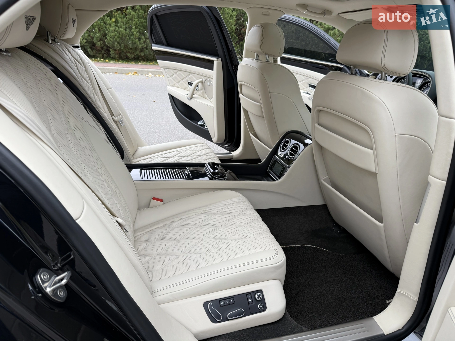 2013 Bentley Flying Spur - мініатюра 54