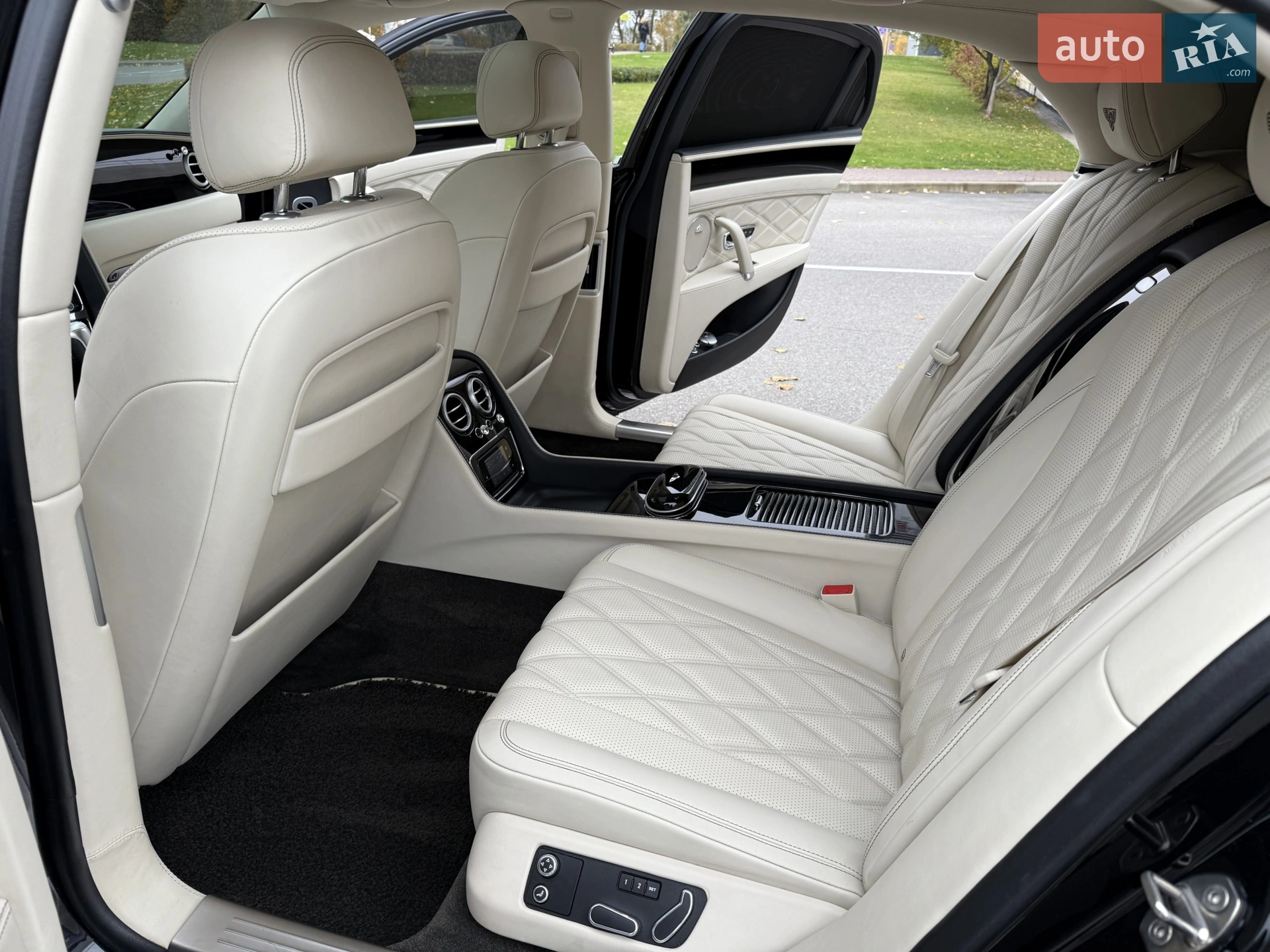 2013 Bentley Flying Spur - мініатюра 66