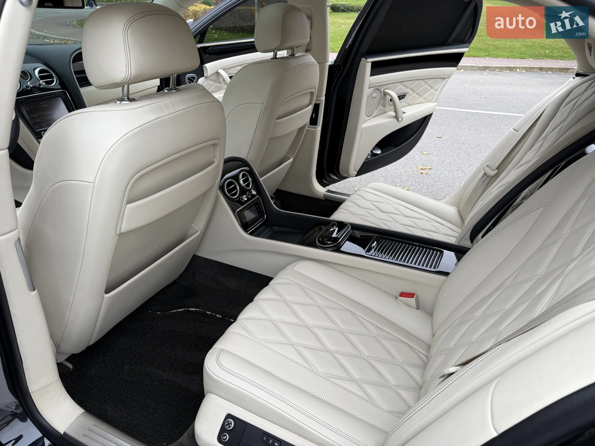 2013 Bentley Flying Spur - мініатюра 67