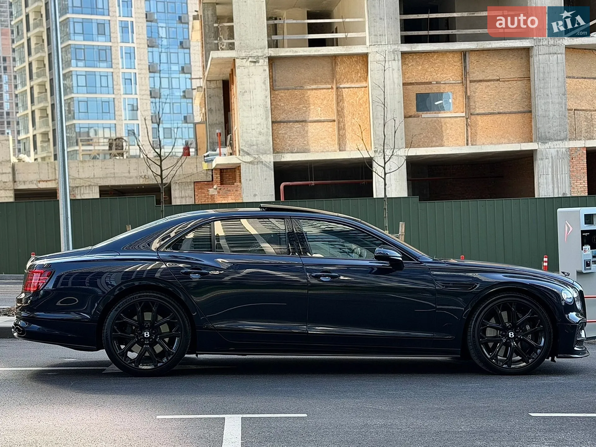 2022 Bentley Flying Spur - мініатюра 12