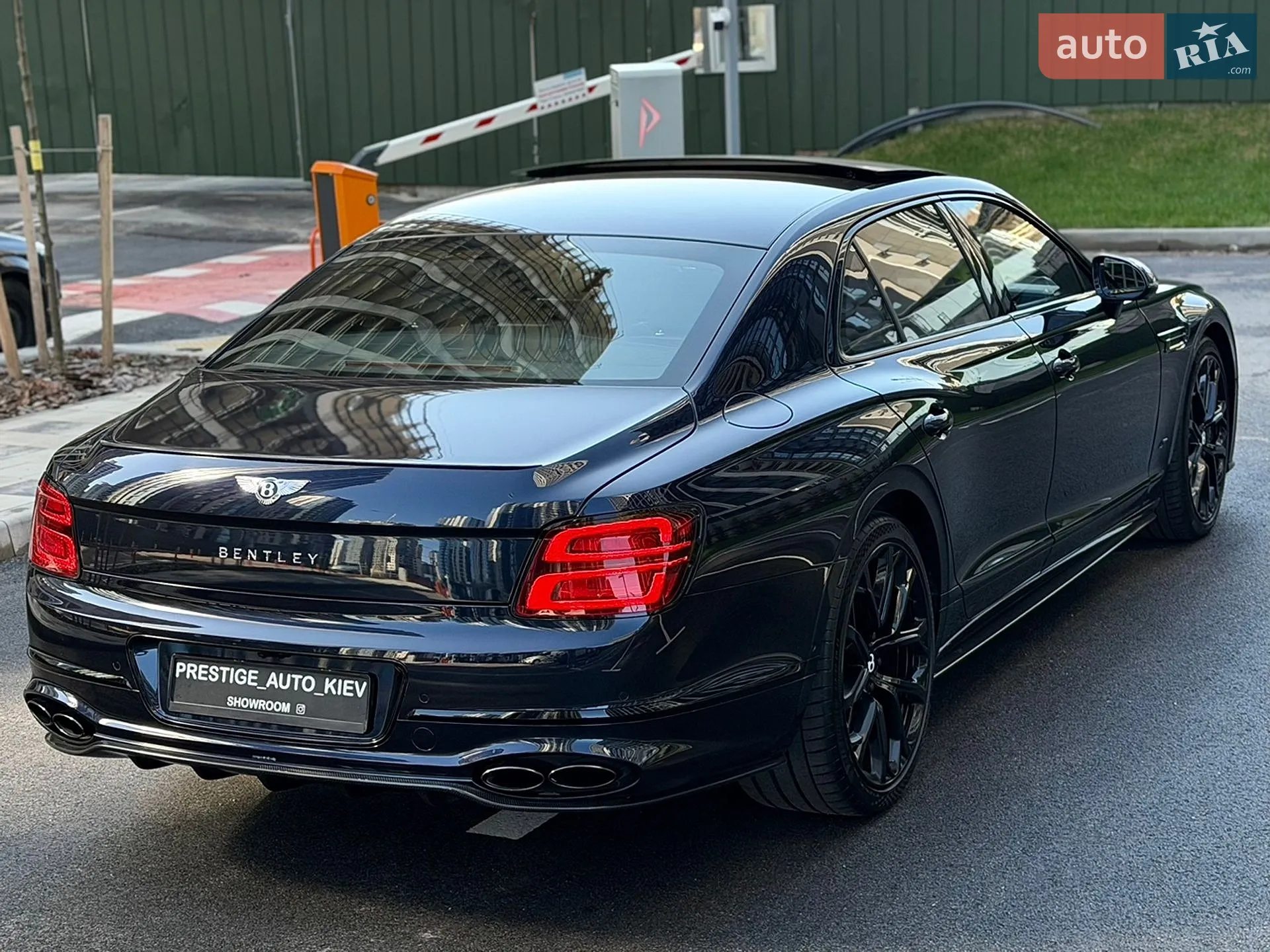 2022 Bentley Flying Spur - мініатюра 22