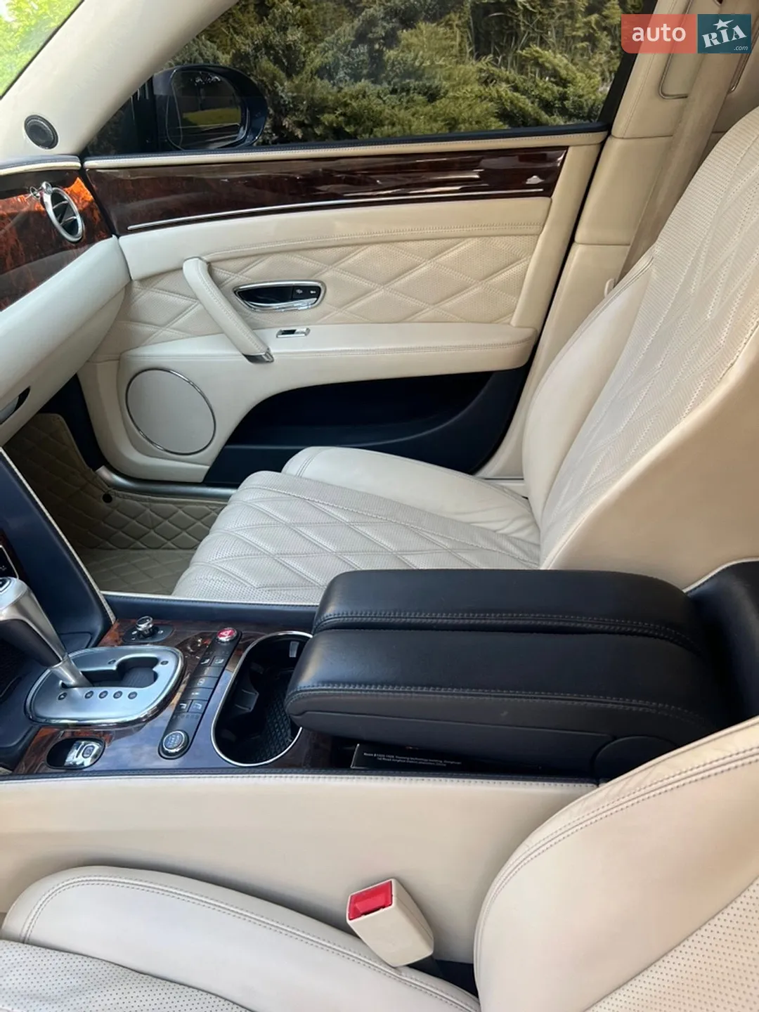 2015 Bentley Flying Spur - мініатюра 19