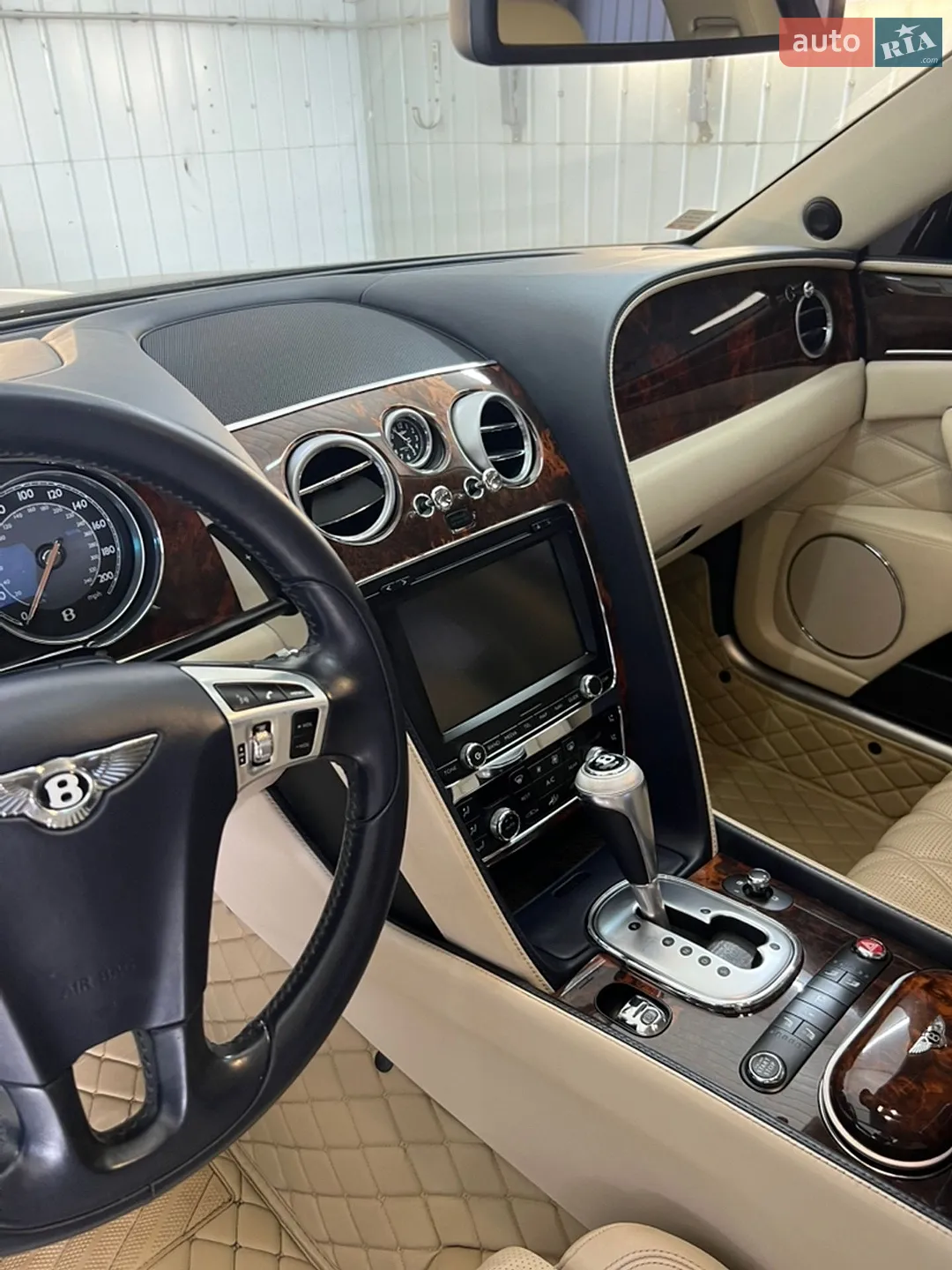 2015 Bentley Flying Spur - мініатюра 21