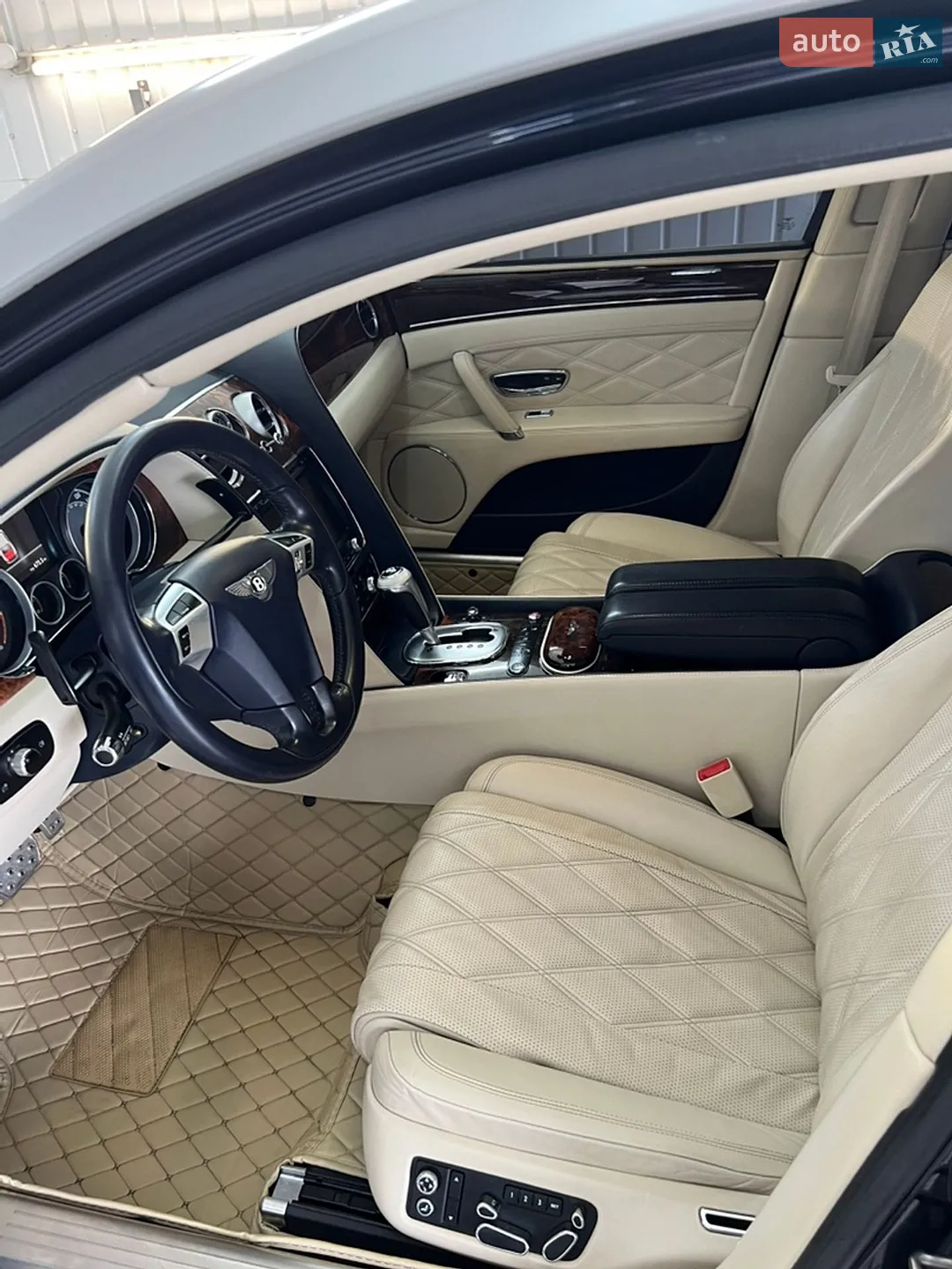 2015 Bentley Flying Spur - мініатюра 29
