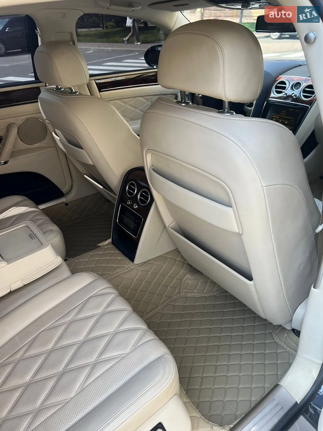2015 Bentley Flying Spur - мініатюра 37