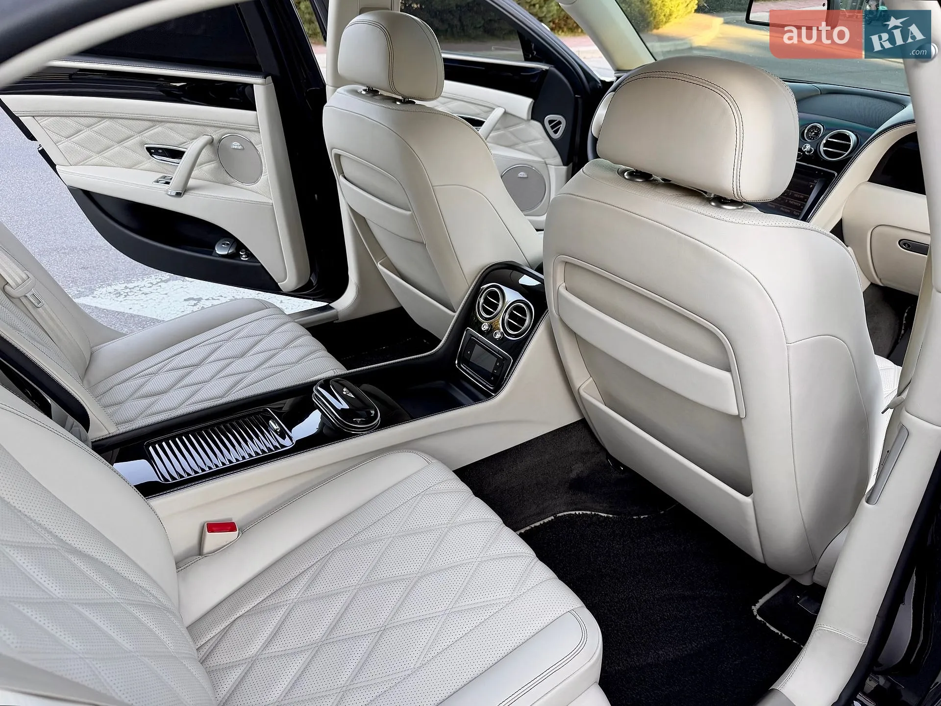 2013 Bentley Flying Spur - мініатюра 48