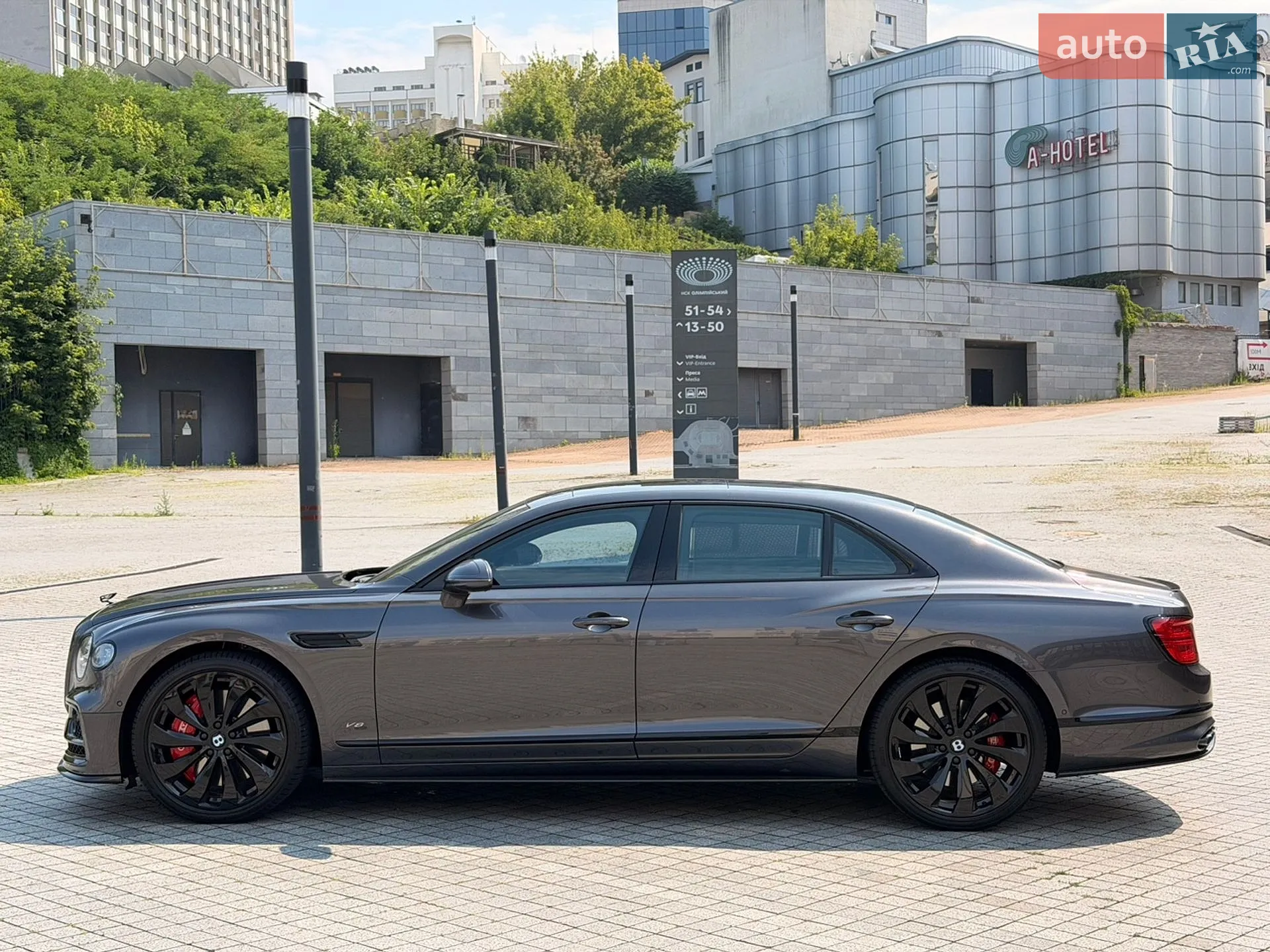 2021 Bentley Flying Spur - мініатюра 4