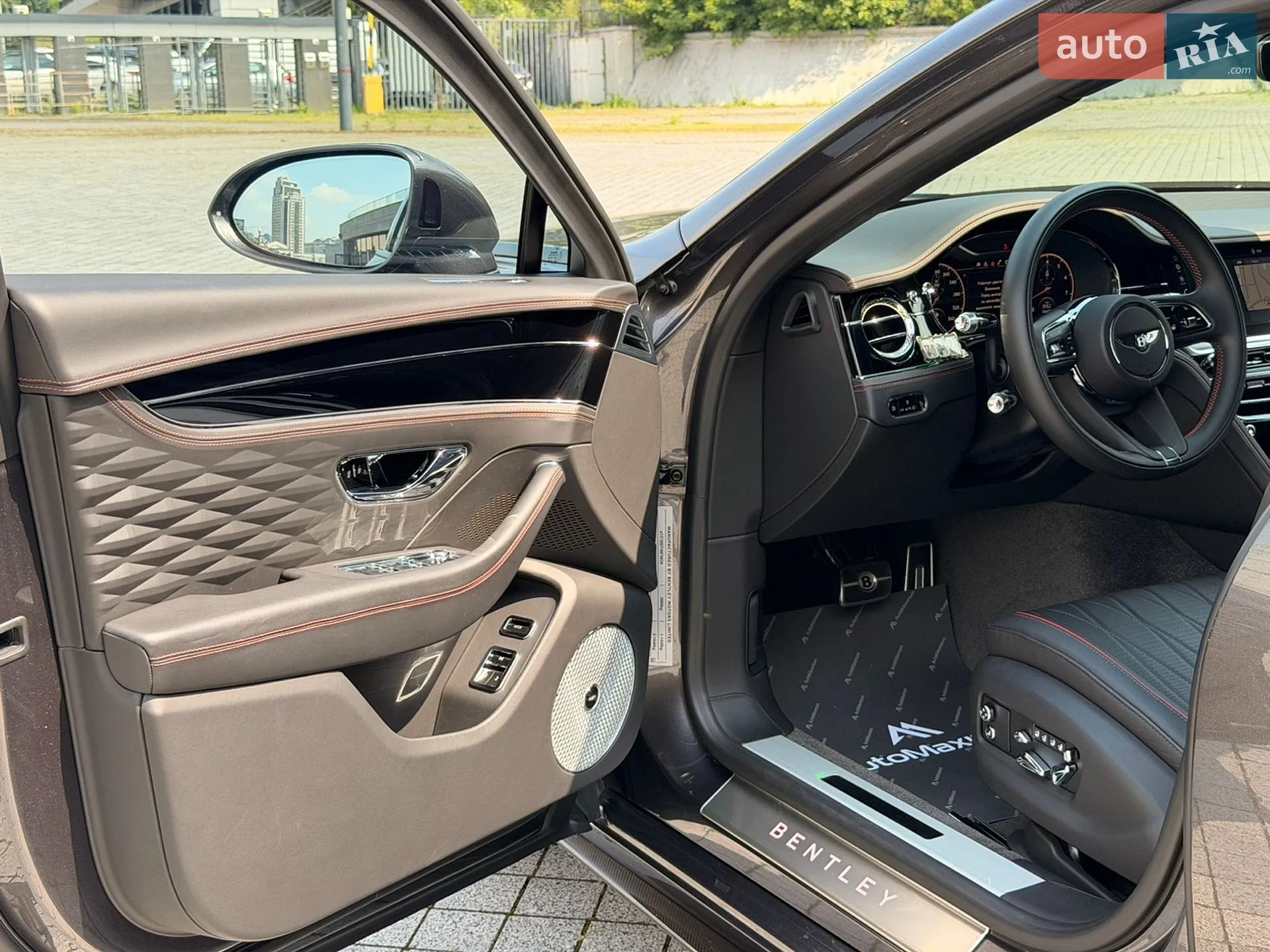 2021 Bentley Flying Spur - мініатюра 17