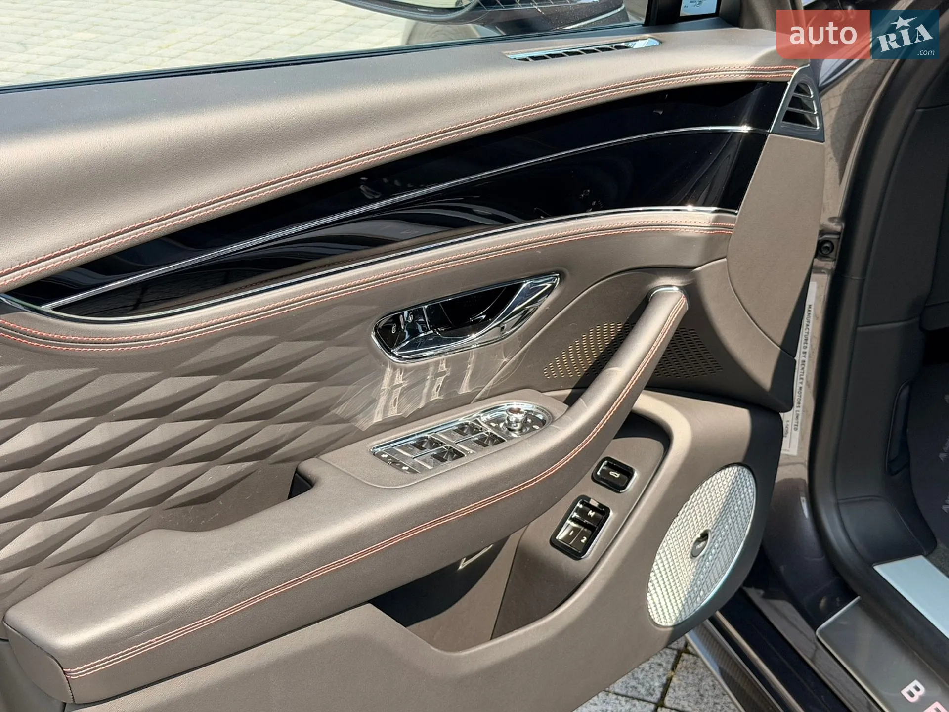 2021 Bentley Flying Spur - мініатюра 18