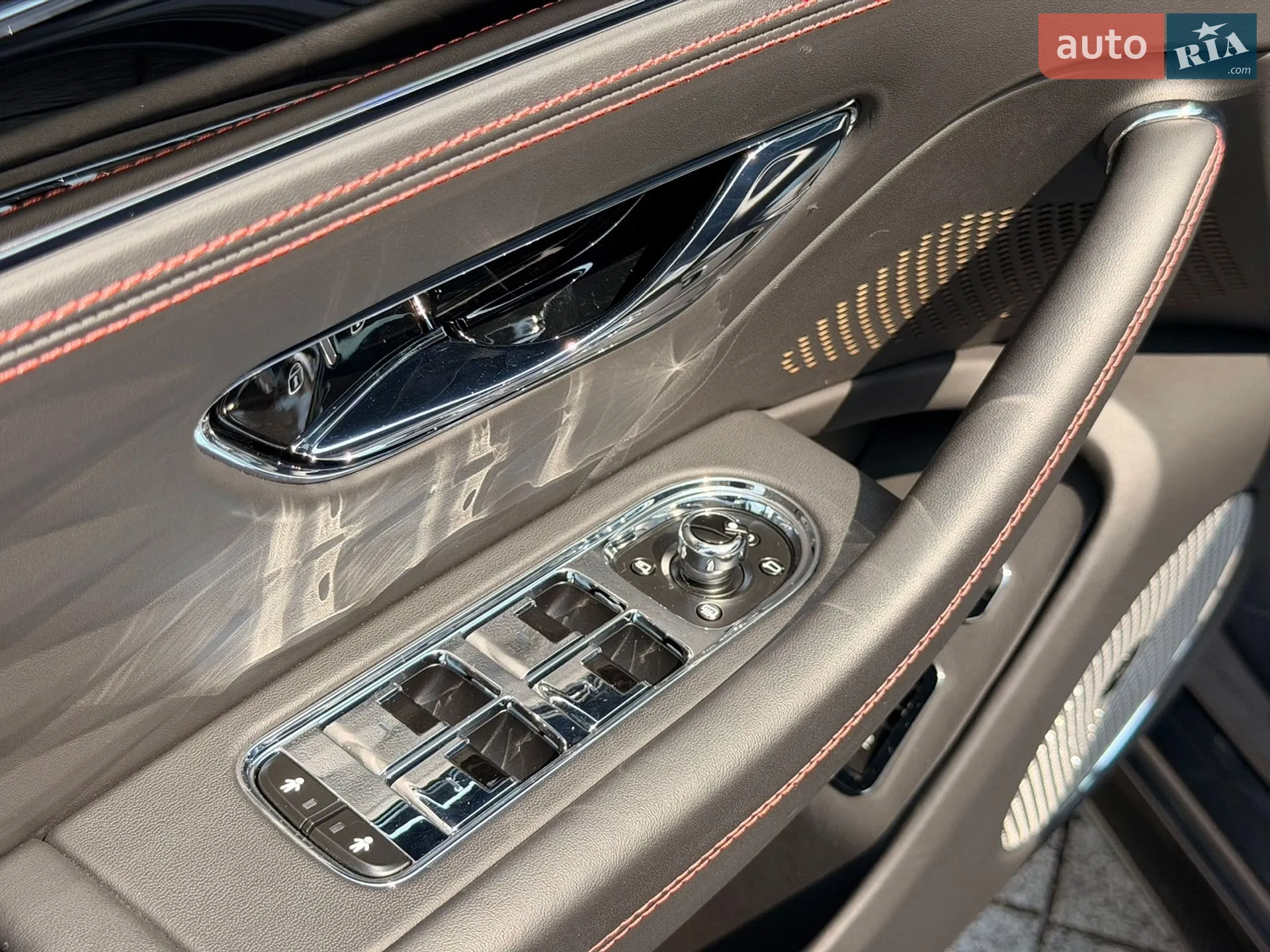 2021 Bentley Flying Spur - мініатюра 19