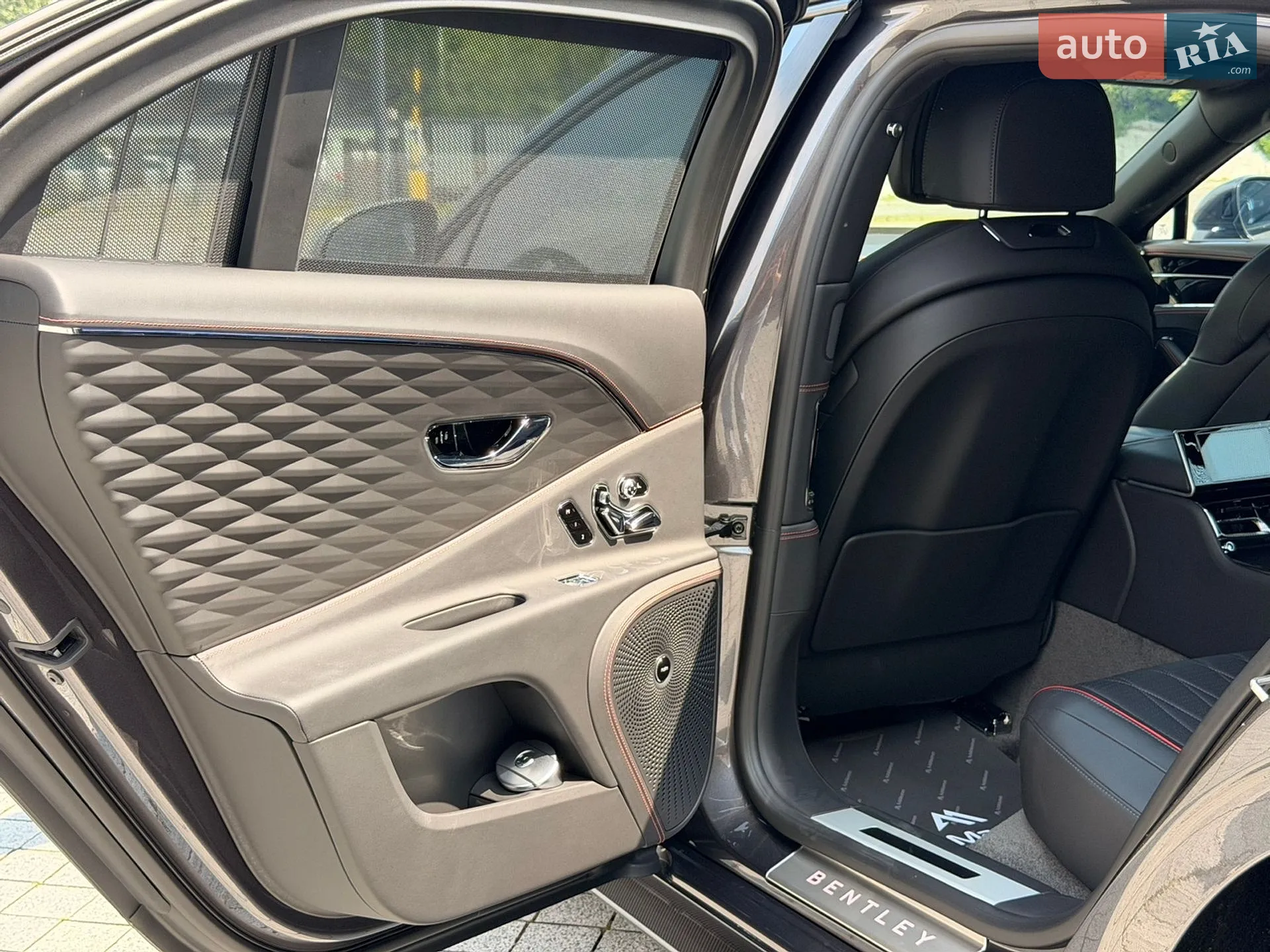 2021 Bentley Flying Spur - мініатюра 31