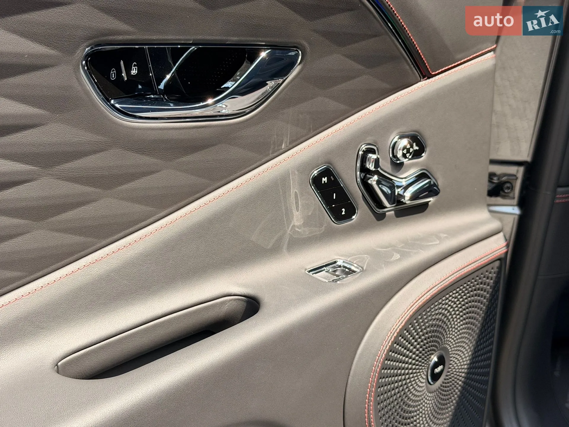 2021 Bentley Flying Spur - мініатюра 33