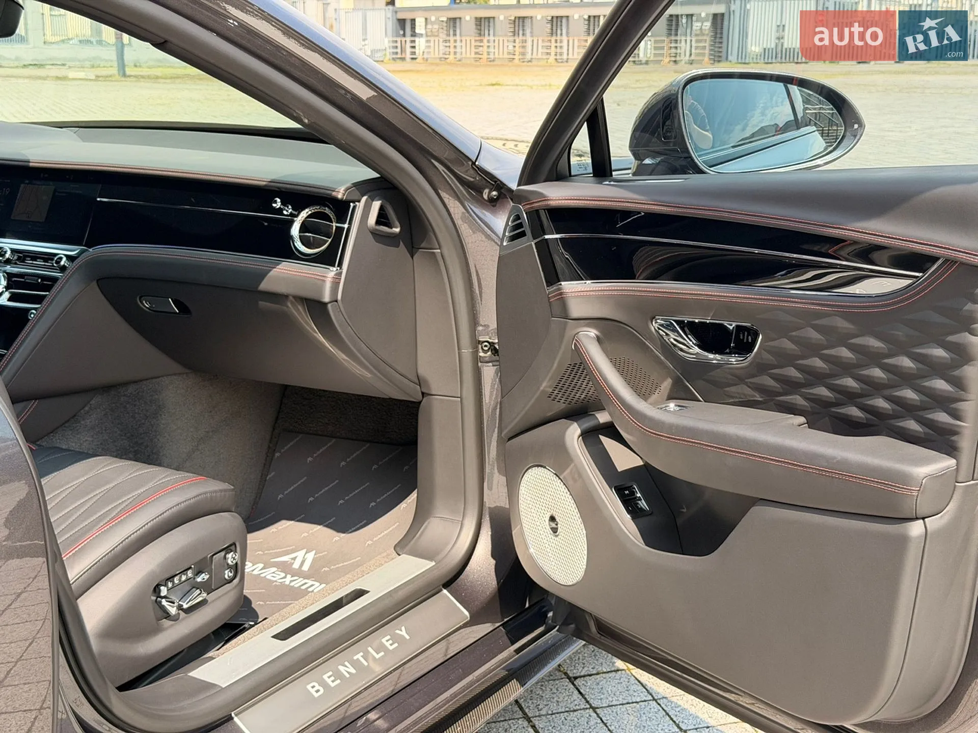 2021 Bentley Flying Spur - мініатюра 42