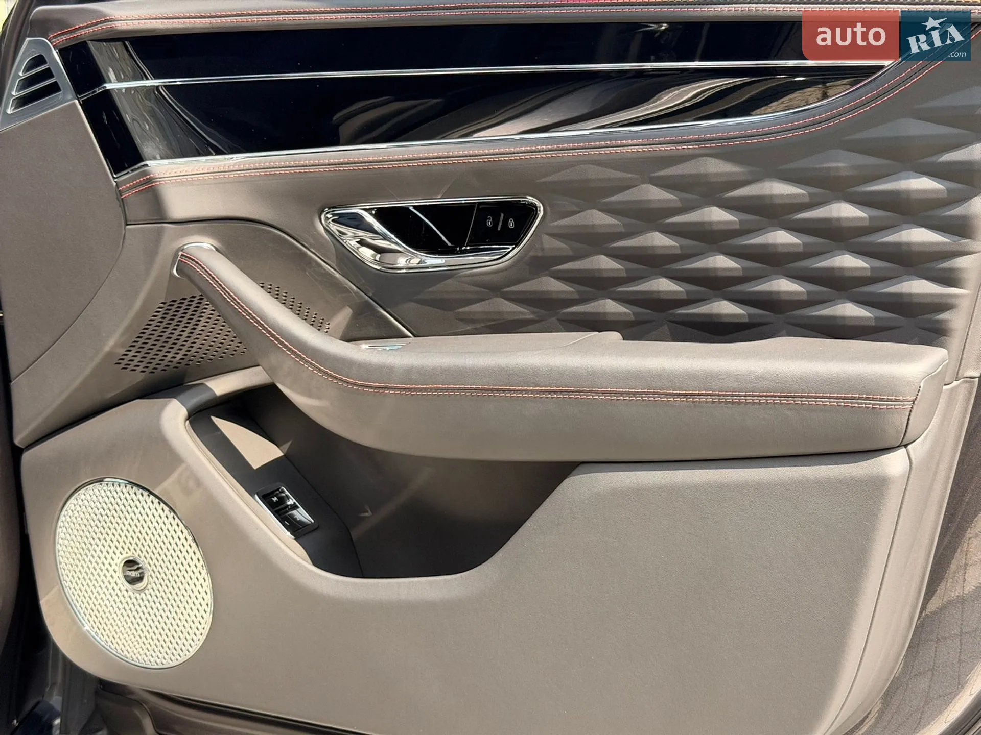 2021 Bentley Flying Spur - мініатюра 43