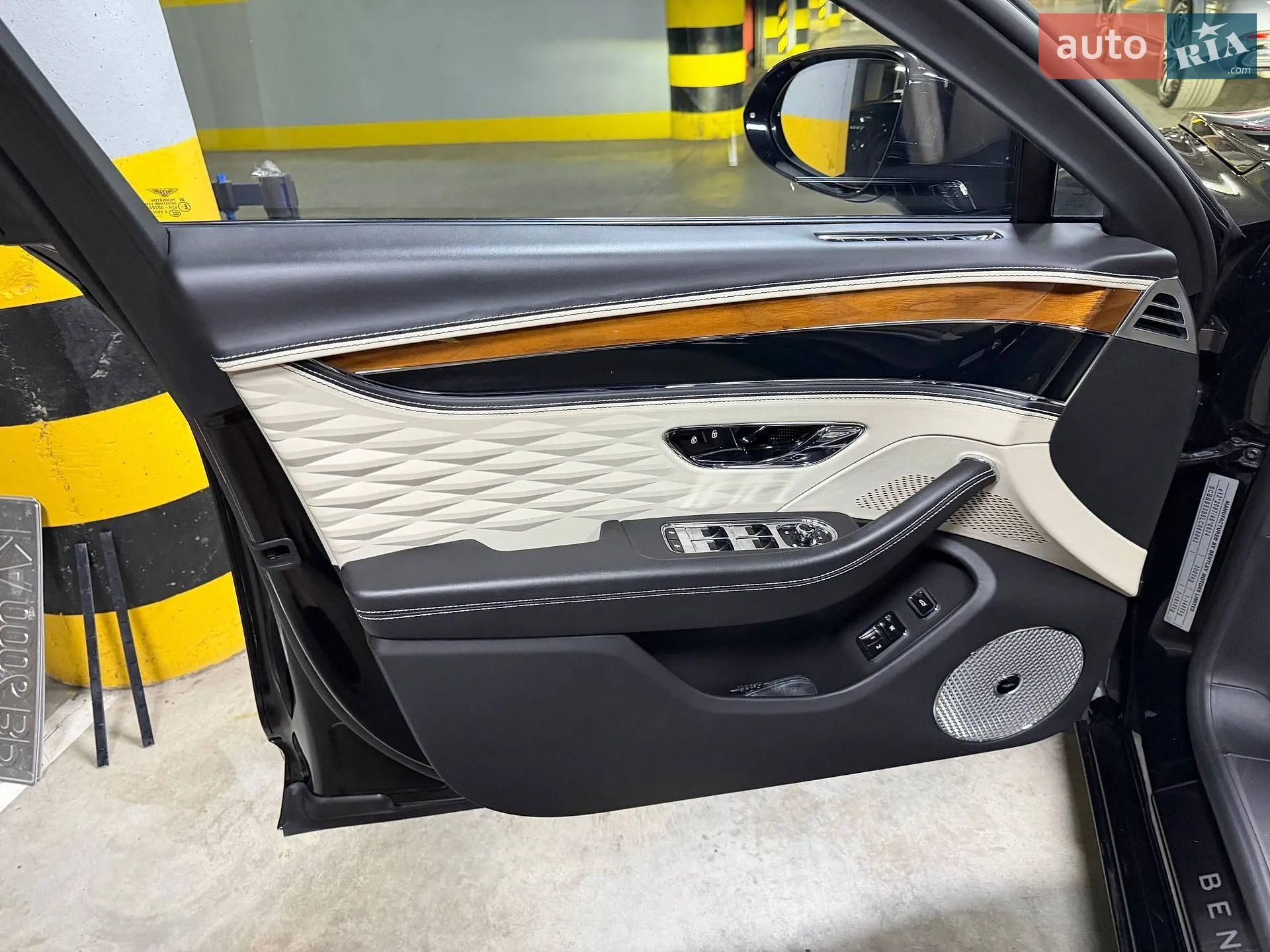 2020 Bentley Flying Spur - мініатюра 36
