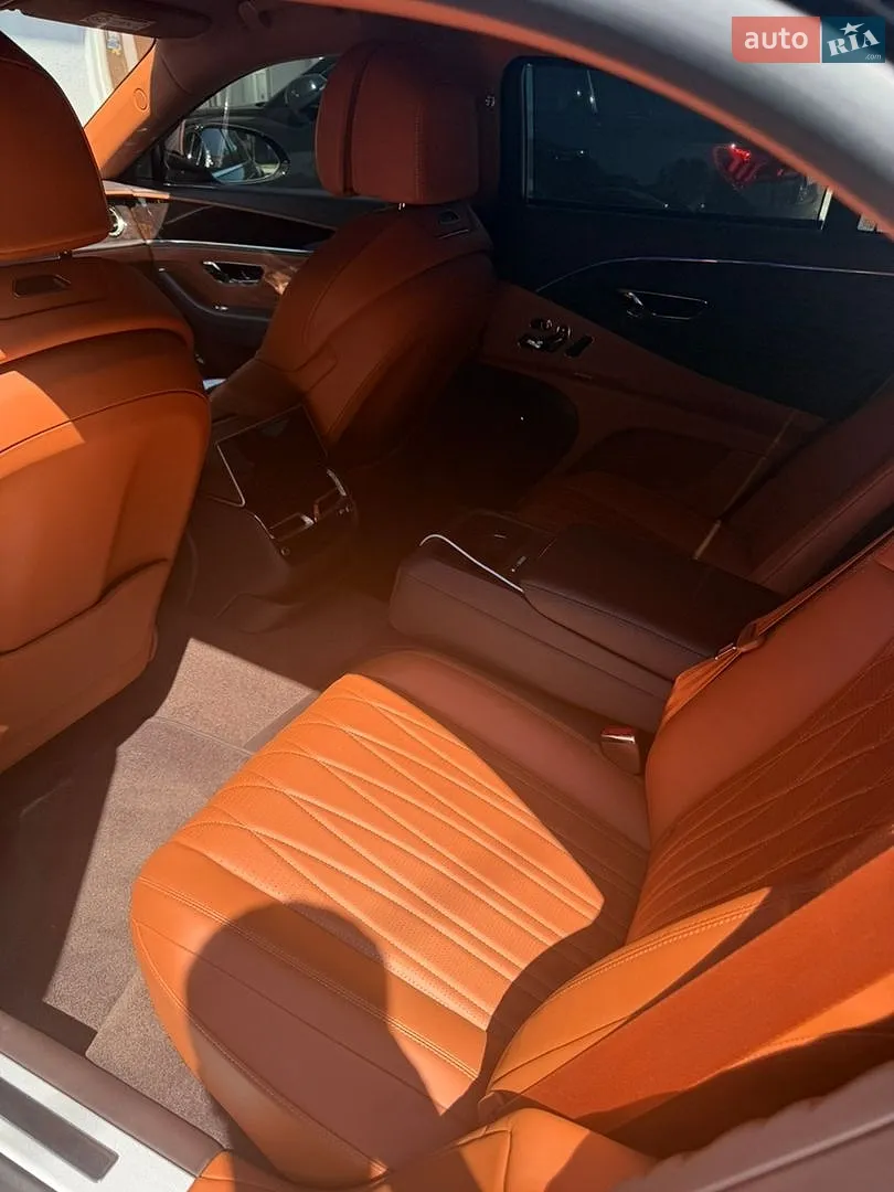 2021 Bentley Flying Spur - мініатюра 19