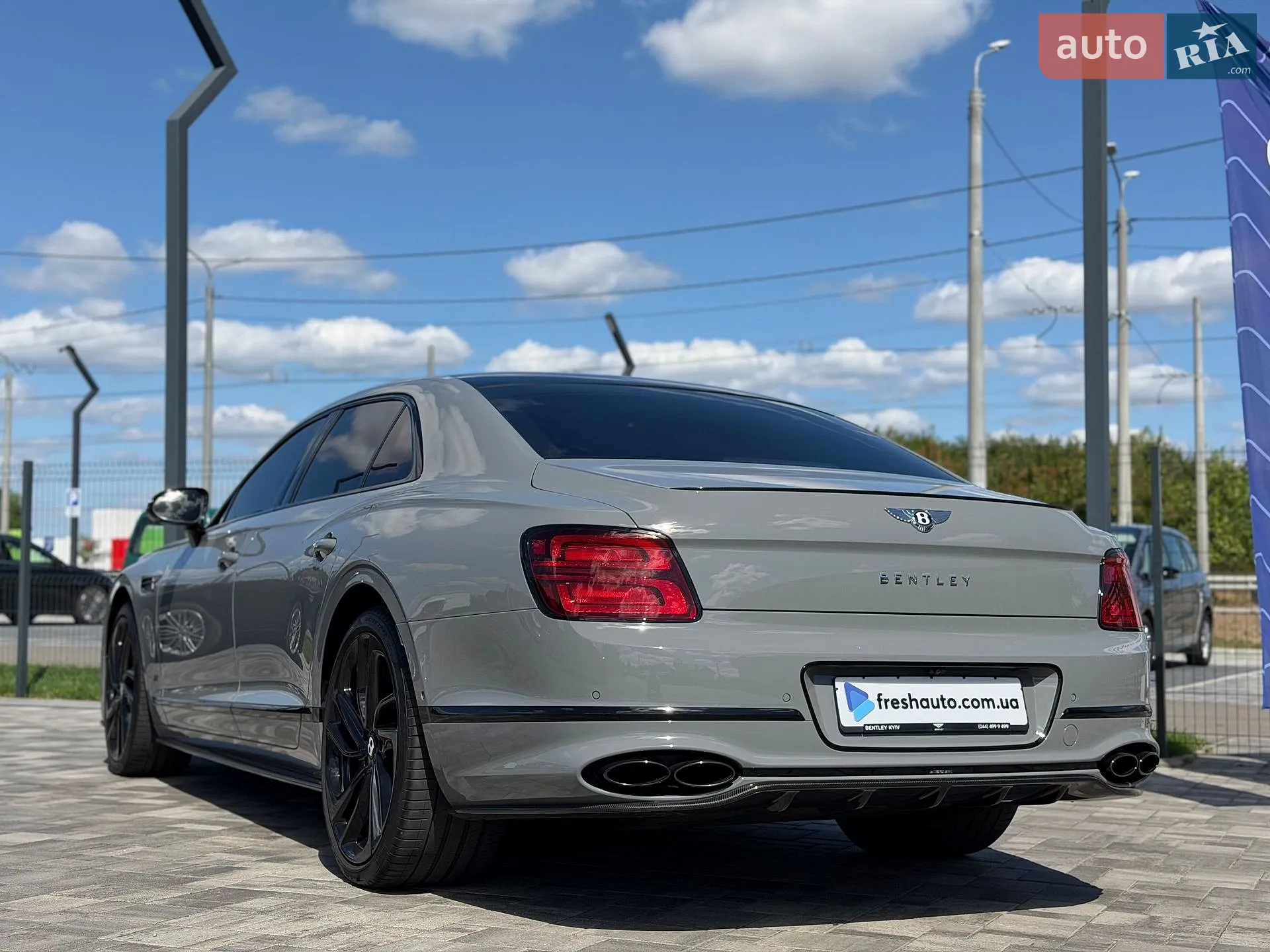 2023 Bentley Flying Spur - мініатюра 10