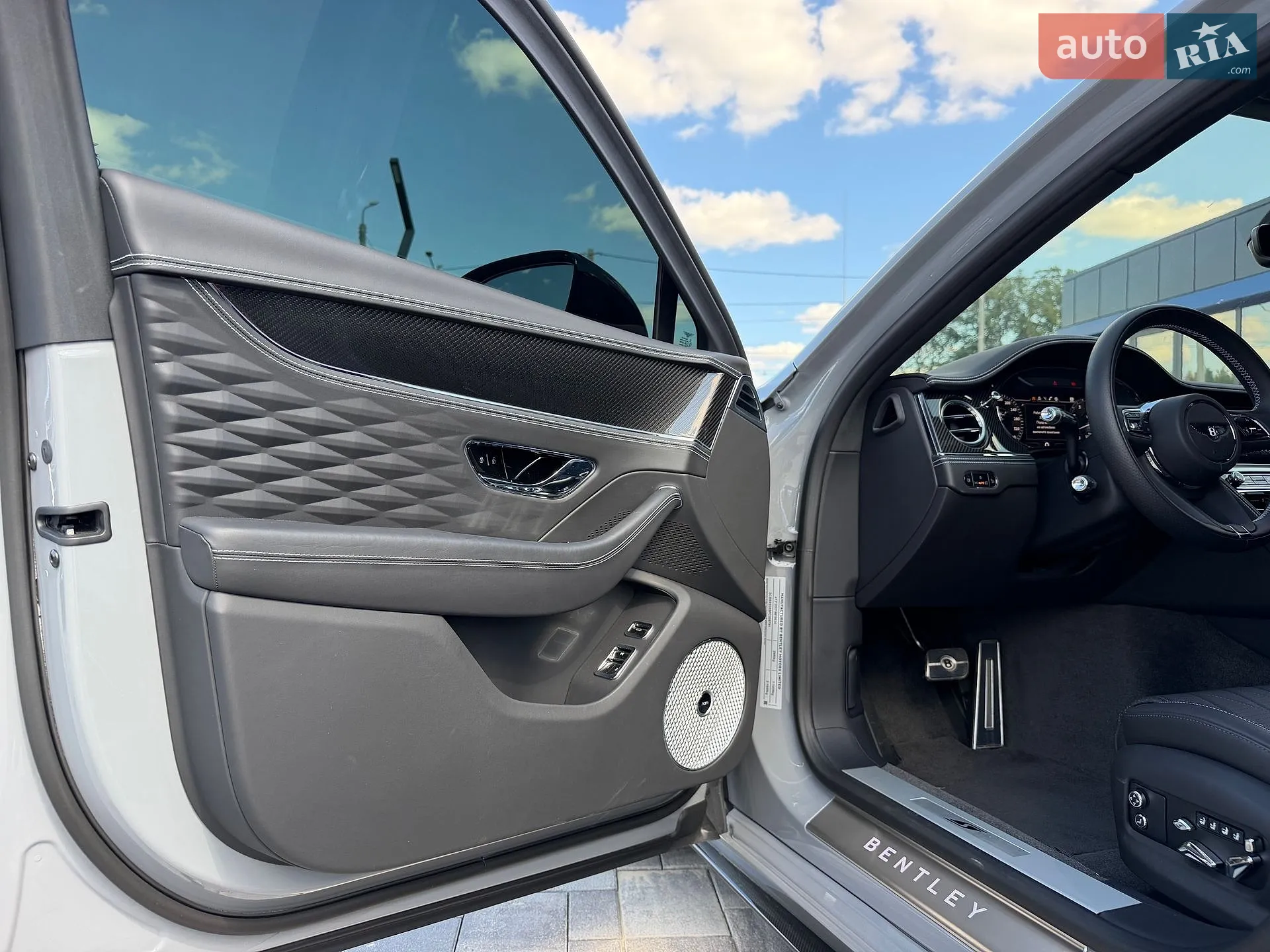 2023 Bentley Flying Spur - мініатюра 20