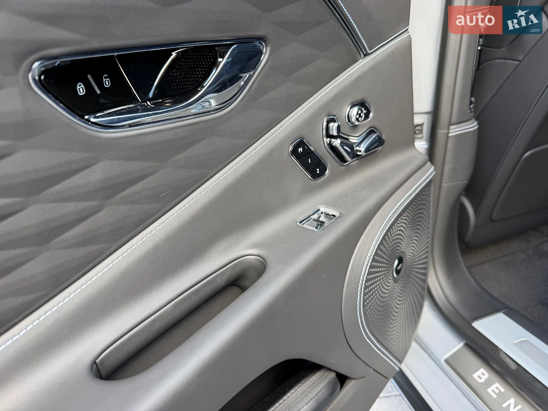 2023 Bentley Flying Spur - мініатюра 30