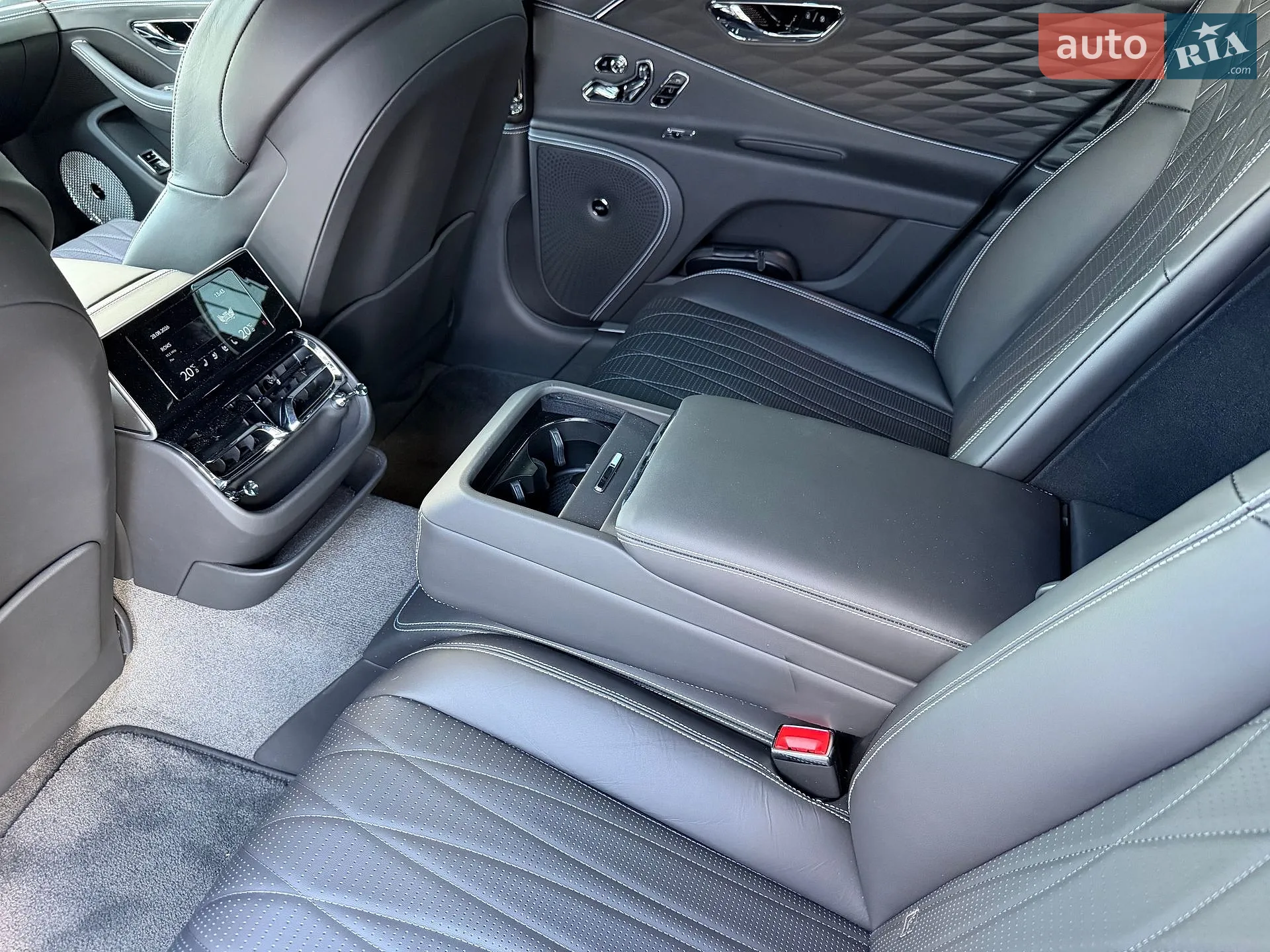 2023 Bentley Flying Spur - мініатюра 32