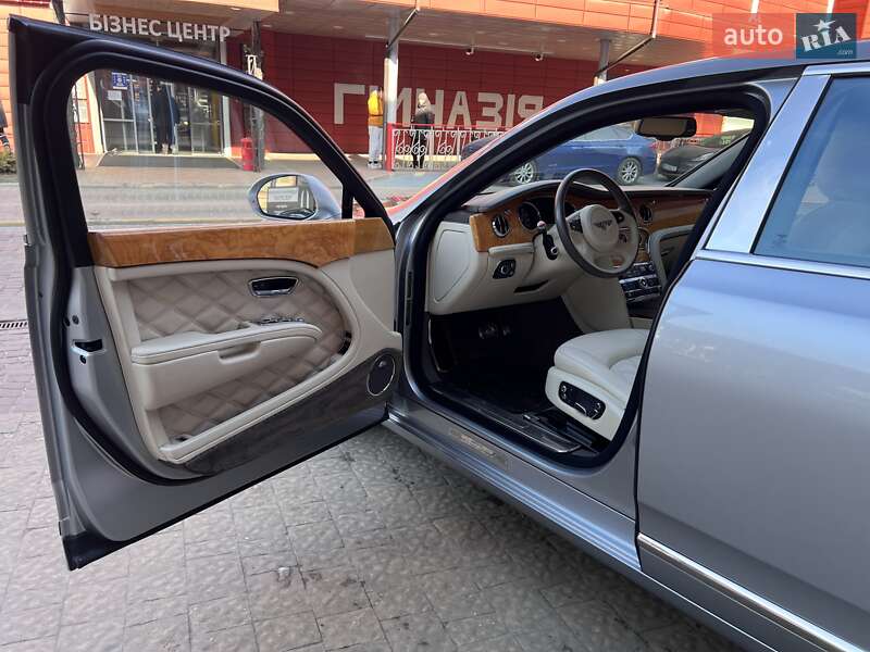 Седан Bentley Mulsanne 2010 в Львове