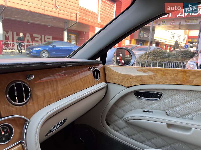 Седан Bentley Mulsanne 2010 в Львове