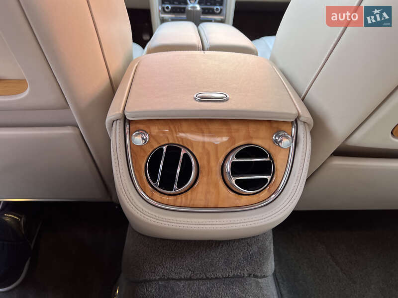 Седан Bentley Mulsanne 2010 в Львове