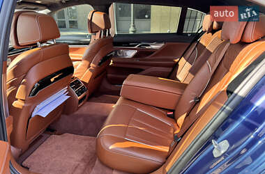 Седан BMW-Alpina B7 2017 в 
