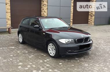 Хетчбек BMW 1 Series 2009 в 