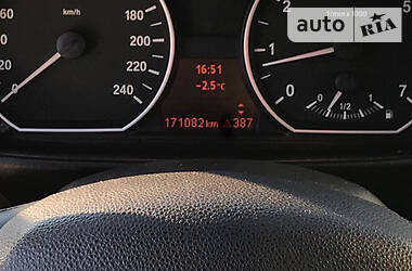 Хетчбек BMW 1 Series 2011 в 