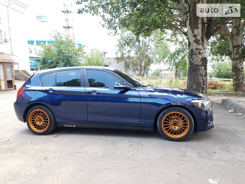Хетчбек BMW 1 Series 2015 в 
