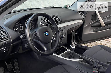 Хэтчбек BMW 1 Series 2010 в Коломые