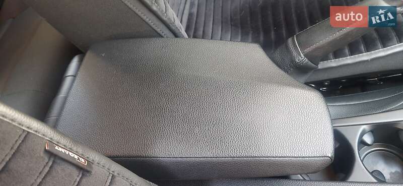 Хетчбек BMW 1 Series 2010 в Первомайську