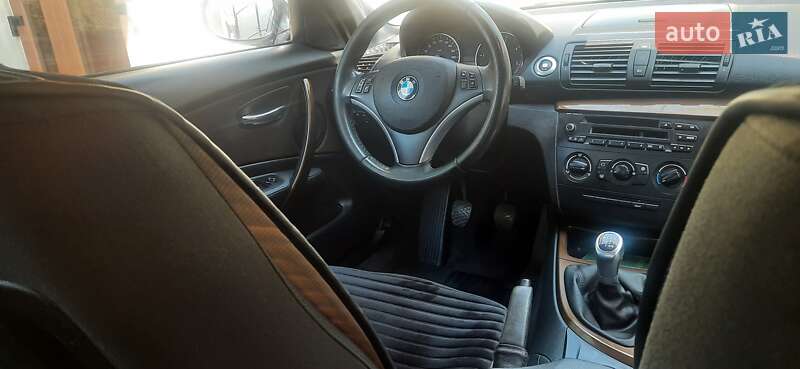 Хетчбек BMW 1 Series 2010 в Первомайську