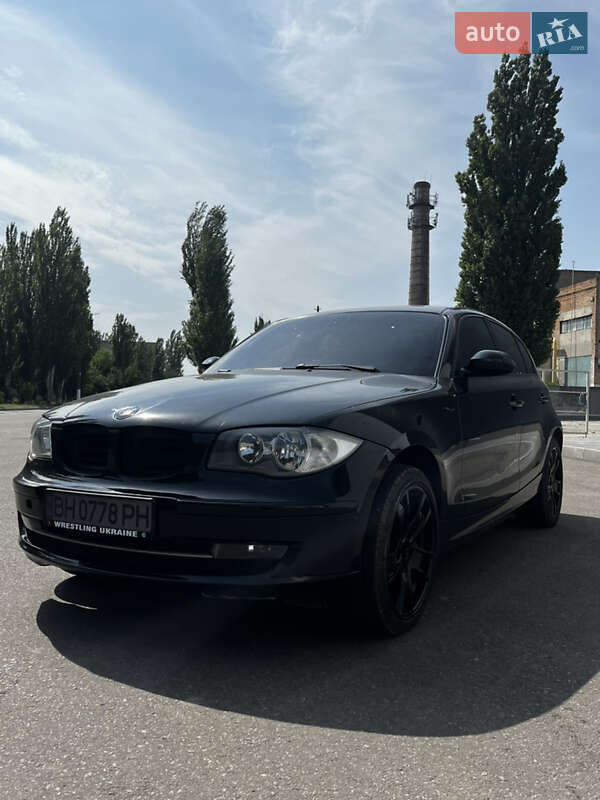 Хэтчбек BMW 1 Series 2007 в Запорожье