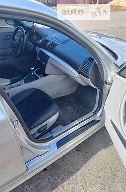 Хэтчбек BMW 1 Series 2009 в 