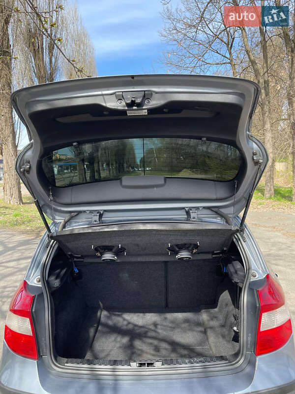 Хэтчбек BMW 1 Series 2004 в Чернигове