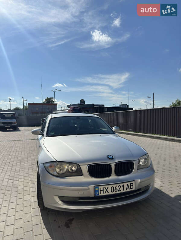 Хэтчбек BMW 1 Series 2008 в Староконстантинове