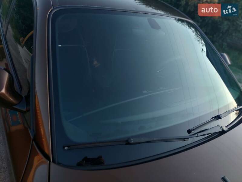 Хетчбек BMW 1 Series 2010 в Первомайську