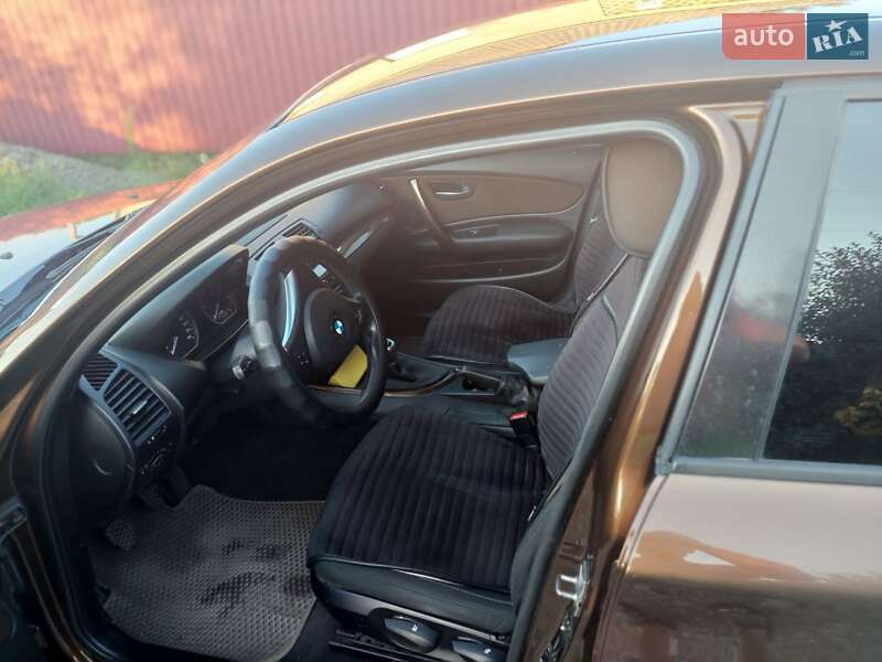 Хетчбек BMW 1 Series 2010 в Первомайську