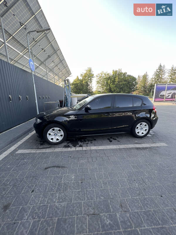 Хэтчбек BMW 1 Series 2006 в Самборе