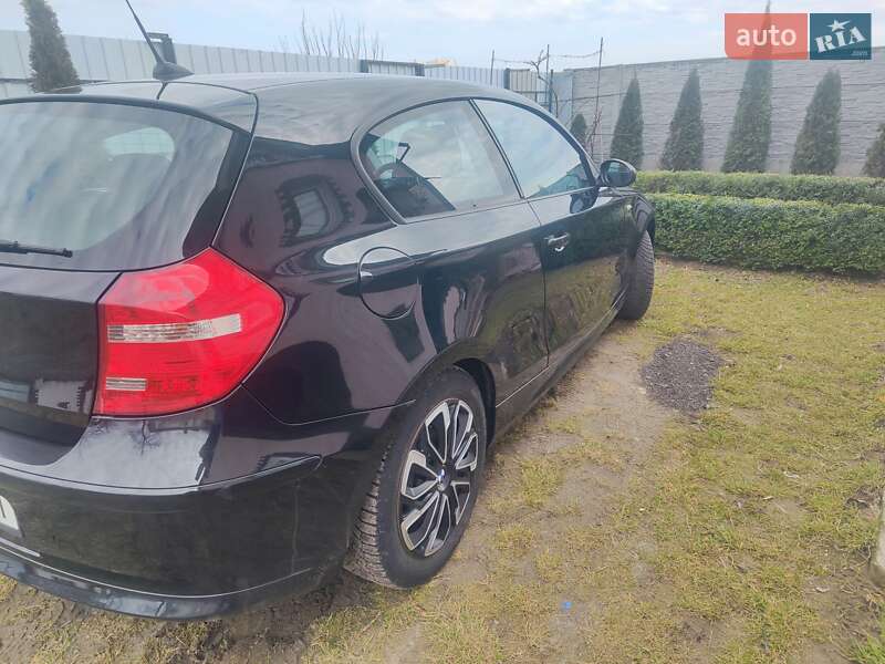 Хетчбек BMW 1 Series 2009 в Києві